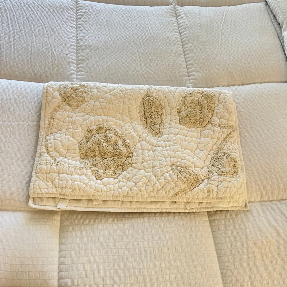 Vtg.‎ Pottery Barn 100% Cotton Embroidered Quilted Sham 2007 Embroidered Single